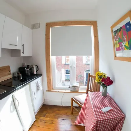 6 Rathgar 2 Bedrooms *